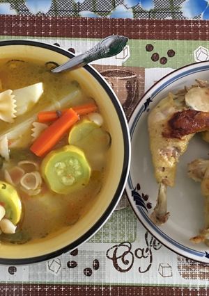 Una foto de Caldo de gallina criolla