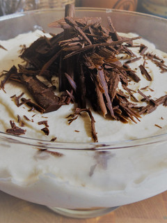 Una foto de Postre de melocotones con crema de mascarpone y chocolate apto para diabéticos