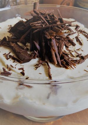 Foto principal de Postre de melocotones con crema de mascarpone y chocolate apto para diabéticos