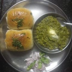 A picture of Green pavbhaji.