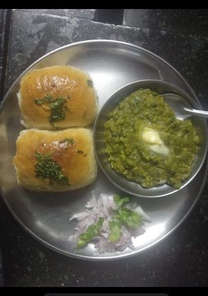 A picture of Green pavbhaji.