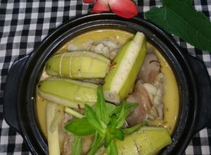 Hình của món Dựng heo hầm chuối chát.