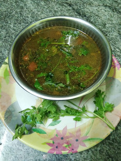 மூலிகை ரசம் (Mooligai rasam recipe in tamil) செய்முறை முக்கிய புகைப்படம்