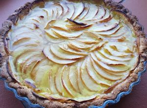 Foto di Crostata di farro con crema pasticcera e mele! Vegan
