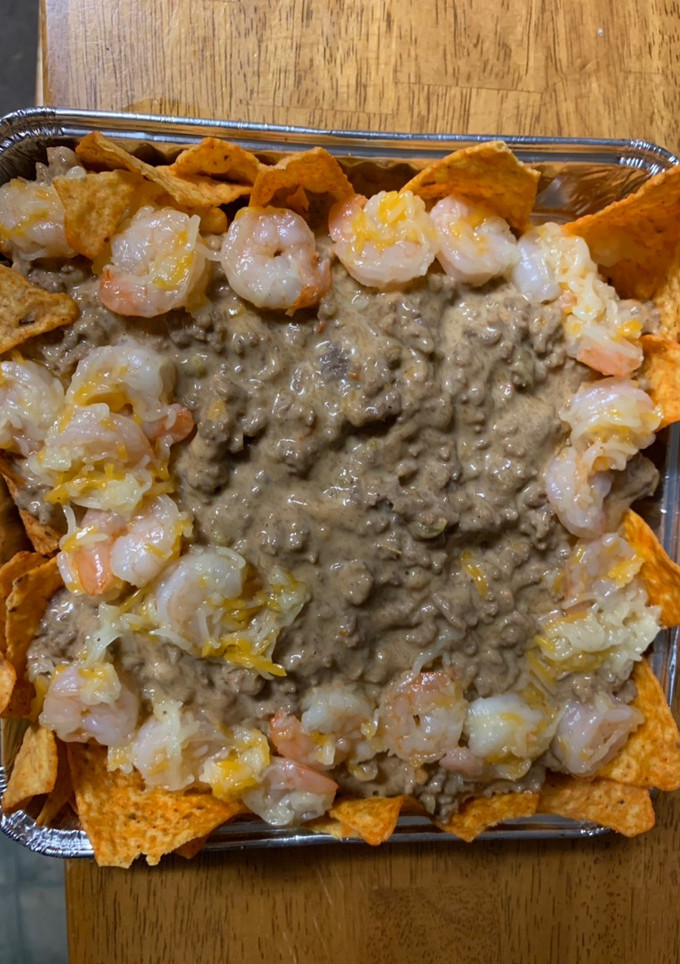 Una foto de Doritos con carne molida y camarones🍤😋
