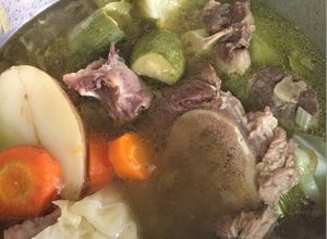 Una foto de Caldo de Res o Cocido Norteño