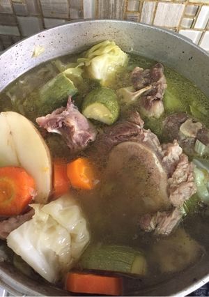 Una foto de Caldo de Res o Cocido Norteño