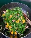 Hẹ xào tim trứng gà non