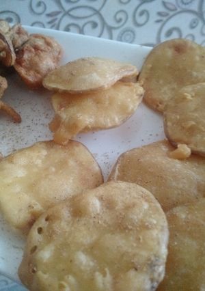 A picture of Aloo pakoray.