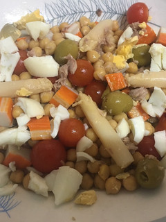 Una foto de Ensalada de garbanzos