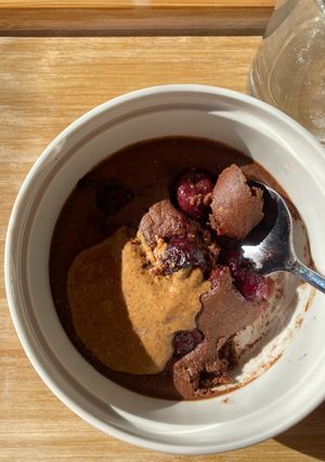 Meggyes-csokis sült zabkása recept fotója