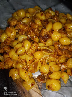 A picture of Chicken quorma pasta.