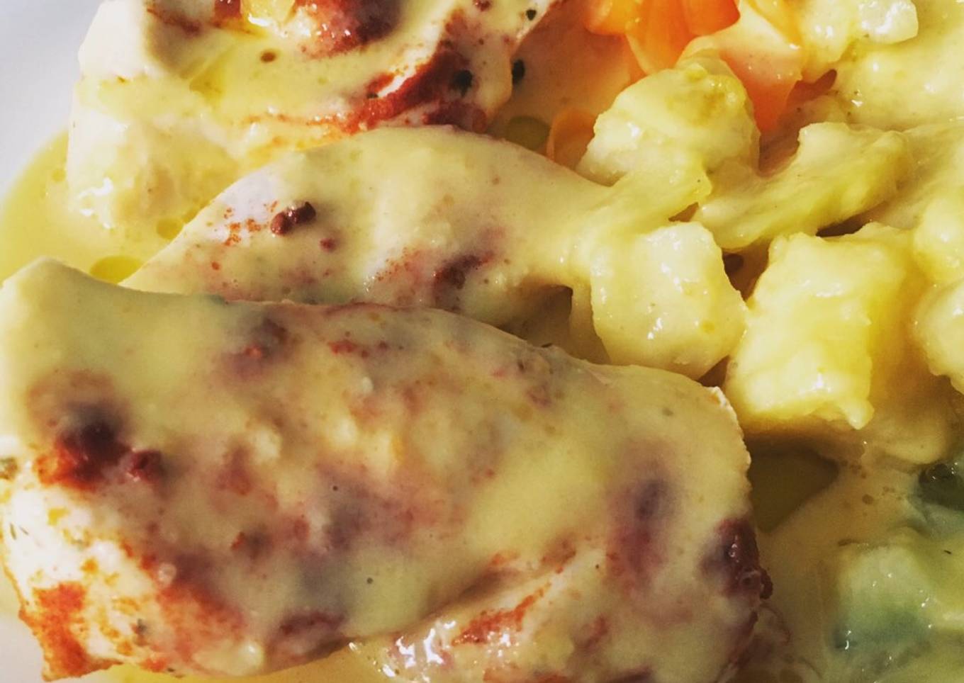 Crema de verdura y Pollo con salsa suprema