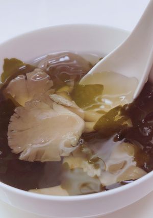 [電子鍋]海帶鮮菇湯 的食譜成品照片