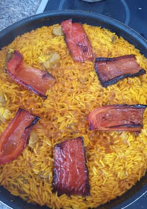 Una foto de Paella de arroz basmati con costillejas y magra de ternera