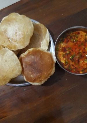 A picture of Puri Bhaji.