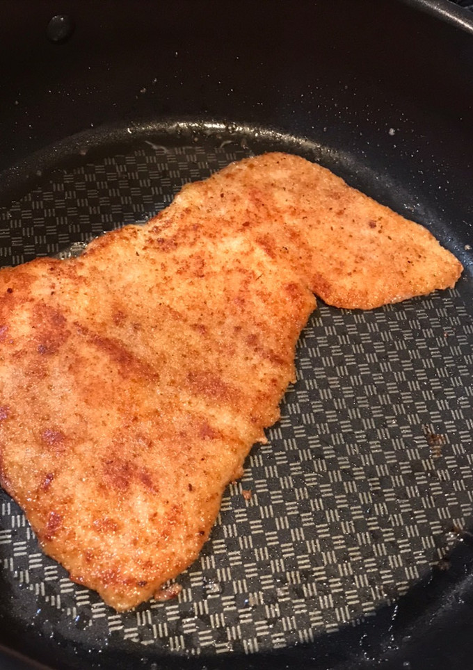 Una foto de Pechuga empanizada 🥚🍞🍗🥛
