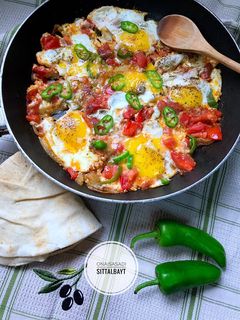 صورة لوصفة بيض بالطماطم(شكشوكة)