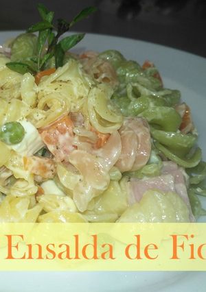 Una foto de Ensalada de fideos tricolor