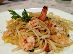Foto di Linguine con Code di Mazzancolle, Pomodorini Freschi e Zafferano