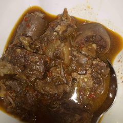 A picture of Cow leg peppersoup.