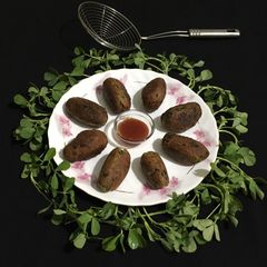 A picture of Methi Muthiya.