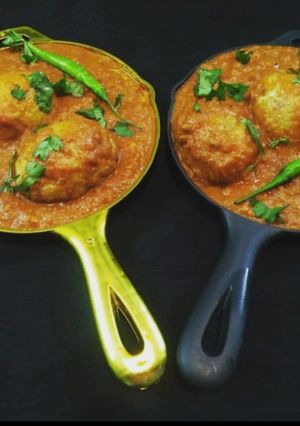 A picture of Egg Curry.