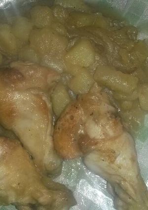 Una foto de Alitas de pollo con papas al disco de arado