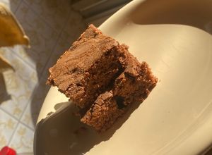 Una foto de Brownies súper húmedos y fáciles, con mucho sabor a chocolate y una textura irresistible. 🍫✨