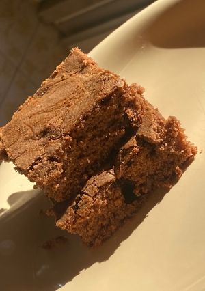 Una foto de Brownies súper húmedos y fáciles, con mucho sabor a chocolate y una textura irresistible. 🍫✨