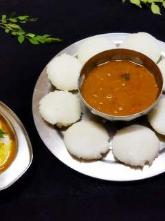 ઇડલી સંભાર (Idli Sambhar Recipe In Gujarati) રેસીપી મુખ્ય ફોટો