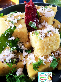 ખમણ ઢોકળા(Khaman Dhokla Recipe In Gujarati) રેસીપી મુખ્ય ફોટો