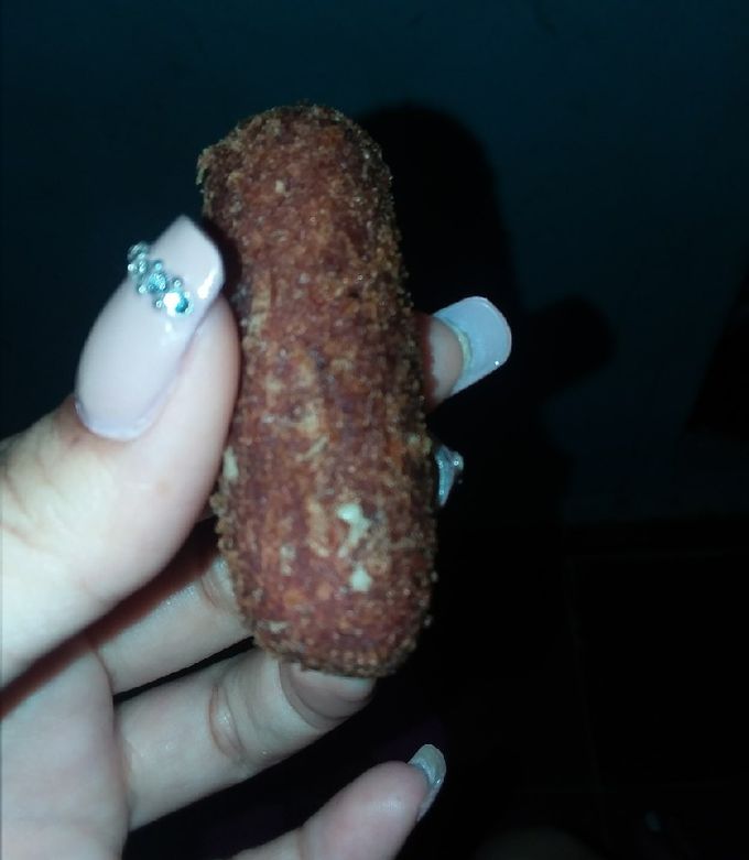 Una foto de Croquetas de pollo y salchicha