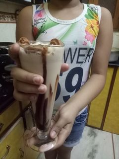 टेस्टी ओरियो शेक (tasty oreo shake recipe in Hindi) रेसिपी मुख्य फोटो