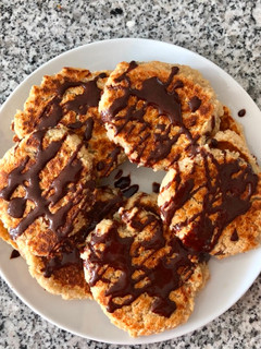 Una foto de Hot cakes veganos de plátano y coco