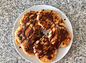 Una foto de Hot cakes veganos de plátano y coco