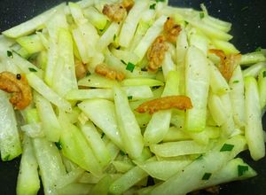 Hình của món Su hào xào tóp mỡ.