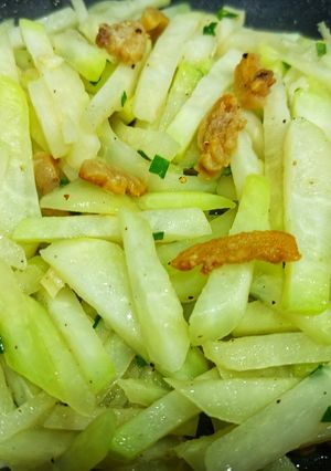 Hình của món Su hào xào tóp mỡ.
