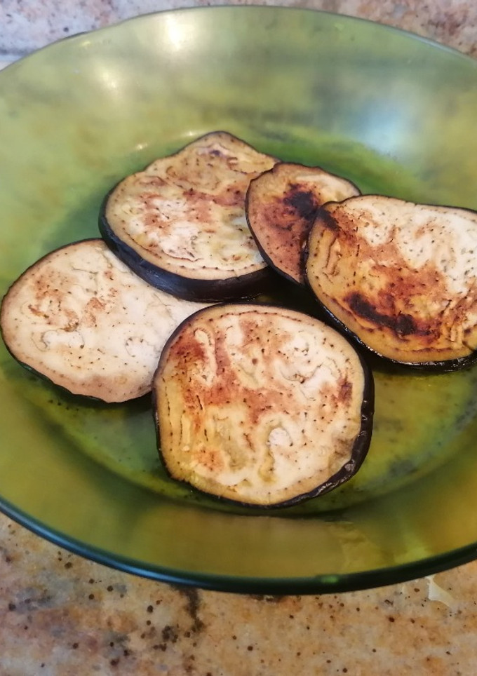 Una foto de Berenjena asada