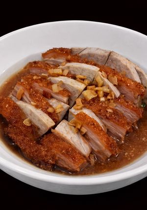 Hình của món SP.0826 - Khoai Môn Khâu Nhục Heo Quay.