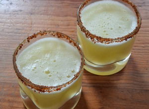Una foto de Margarita de naranja agria con destilado de henequén