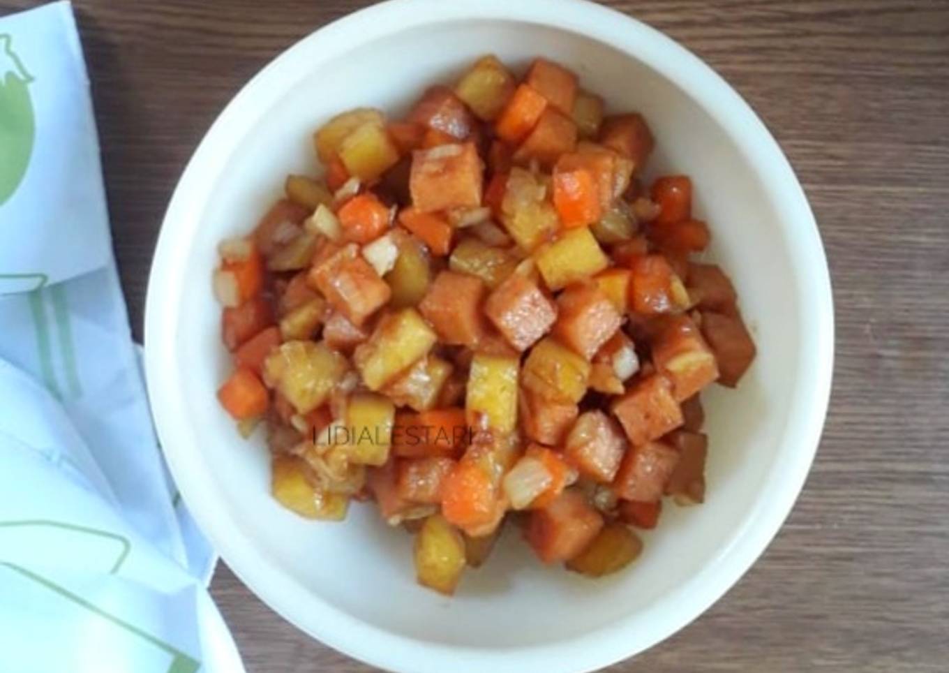 Tumis Kentang-Wortel-Luncheon Pork