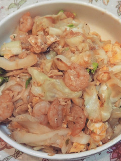 高麗菜蝦仁炒泡麵 的食譜成品照片