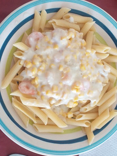 Una foto de Pastas con salsa Blanca camarón choclo