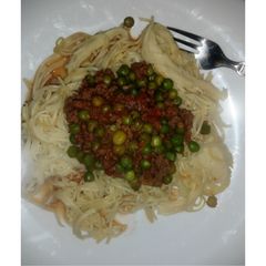 A picture of Spaghetti, minced meat and peas stew.