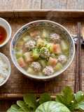 Soupe de pelures de pastèque aux boulettes de viande hachée