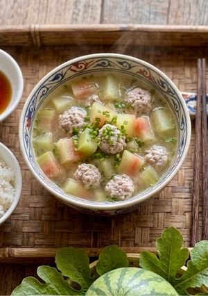 Une photo de Soupe de pelures de pastèque aux boulettes de viande hachée