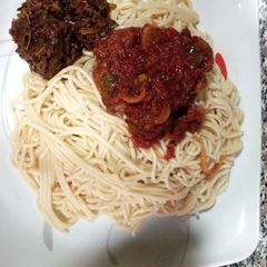 A picture of Spaghetti Tomato and vegetables sauce.