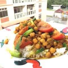 A picture of Chickpea And Tomato In Turmeric Sauce.
