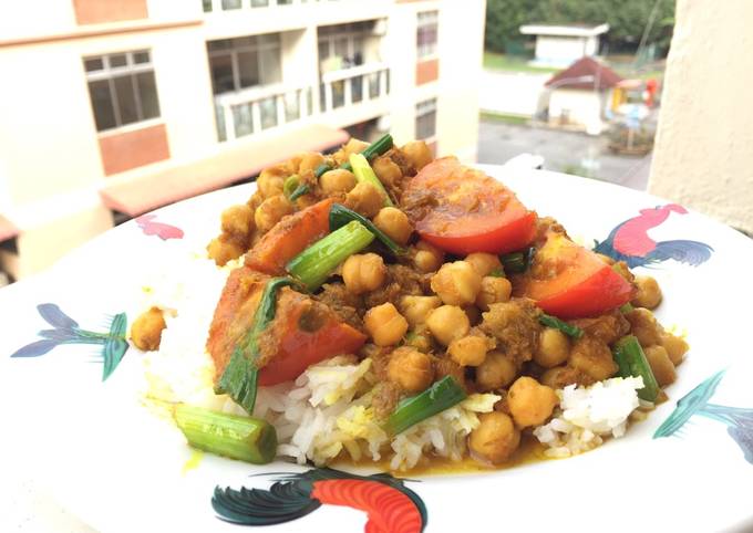 Easiest Way to Prepare Quick Chickpea And Tomato In Turmeric Sauce